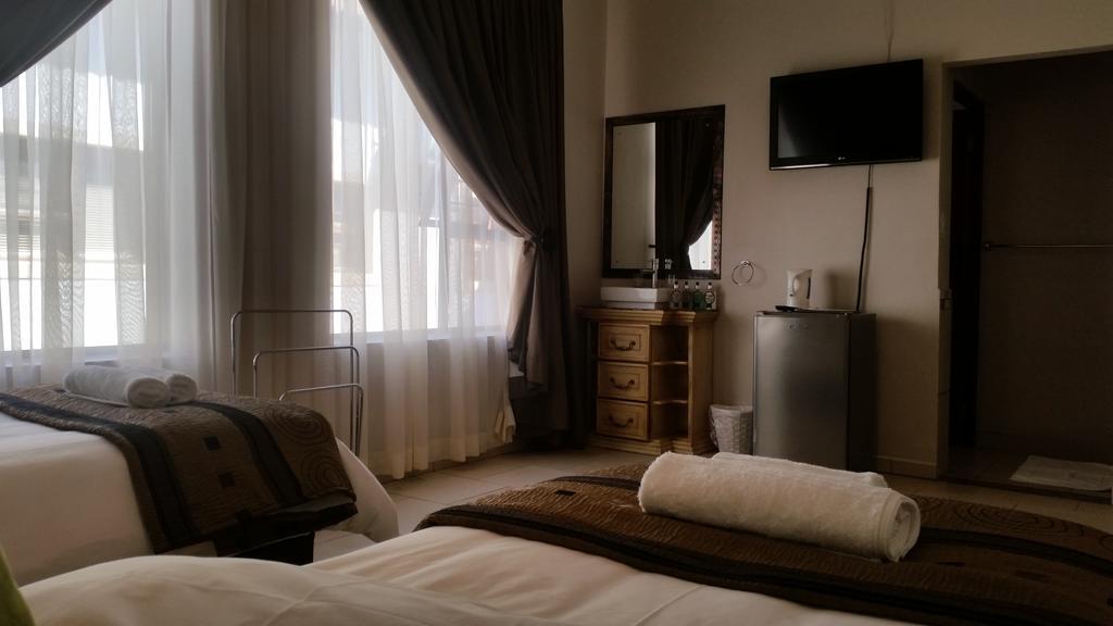 Summerset Place Country House Bela-Bela Phòng bức ảnh